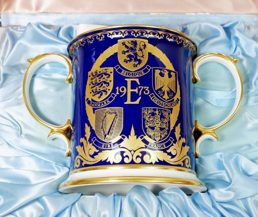 A large loving cup by Spode commemorating Great Britain joining the Common Market 1973, cased,