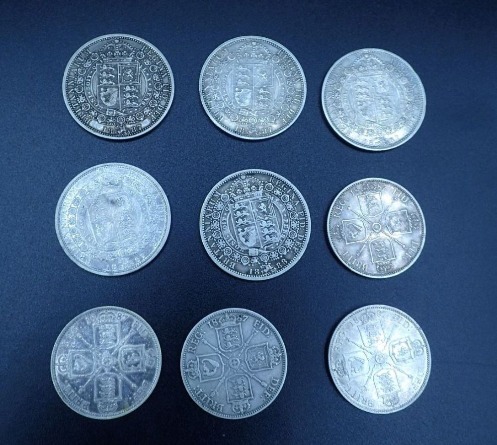 A quantity of silver coinage all Victoria Jubilee Bust including: florins 1887 (4 off) half crowns - Image 2 of 2