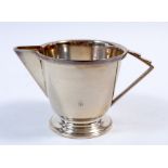 A silver Art Deco milk jug, 132g, Birmingham 1933