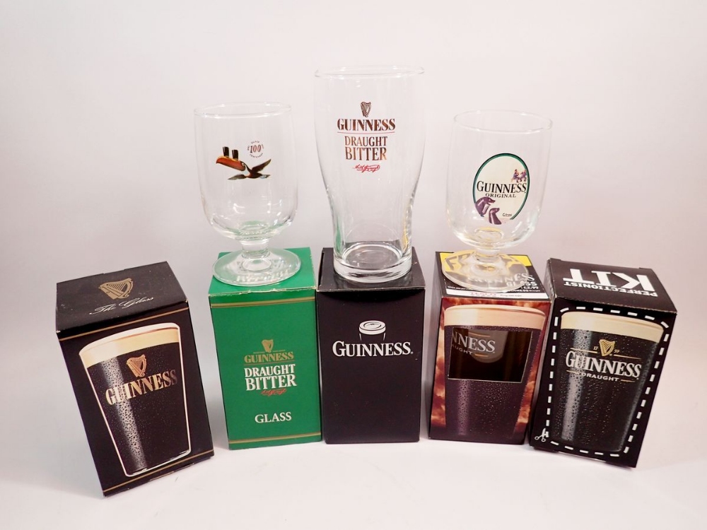 A box of advertising and promotional items relating to Guinness - Image 2 of 3