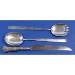 A pair of silver Art Deco style salad servers, Birmingham 1938 by Hukin & Heath, 129g and a cake