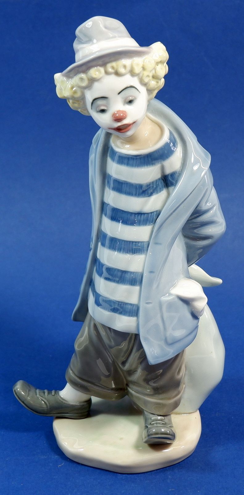 A Lladro figure 'Little Traveler' introduced March 1986 retired April 1987 - boxed - good condition