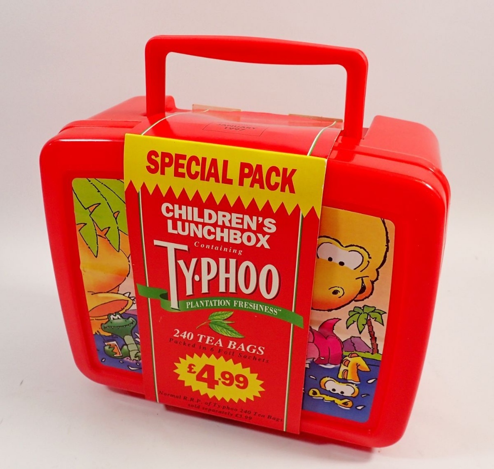 A box of advertising and promotional items relating to Typhoo tea - Image 4 of 4