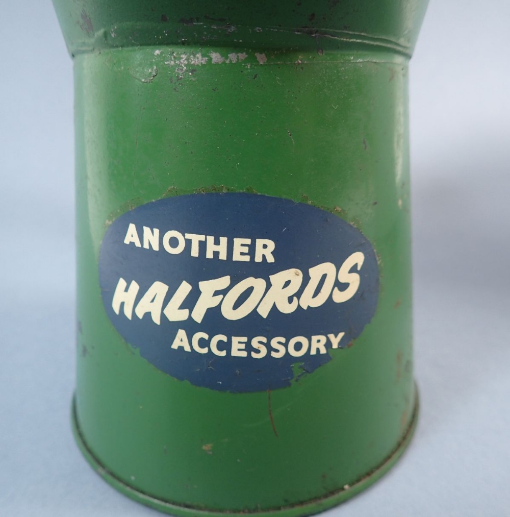 A Halfords oil can 19cm tall and a four pint enamel jug - Image 2 of 2