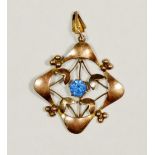 An Edwardian 9ct gold square openwork pendant set blue stone, 1.2g, 2.5cm wide