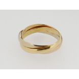 An 18 carat gold interlinked triple band ring, 3g, size M