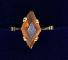 A 9 carat gold ring set lozenge form topaz, size M