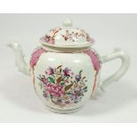A Qianglong famille rose teapot, 13cm