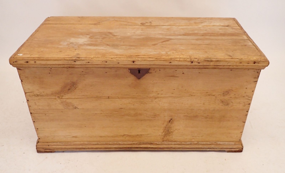 A Victorian pine blanket chest, 96 x 48 x 49cm