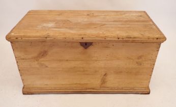 A Victorian pine blanket chest, 96 x 48 x 49cm
