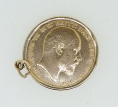 A gold sovereign Edward VII 1910 in 9 carat gold mount