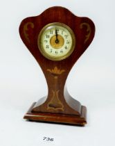 An Edwardian small mahogany marquetry mantel clock, 18cm tall