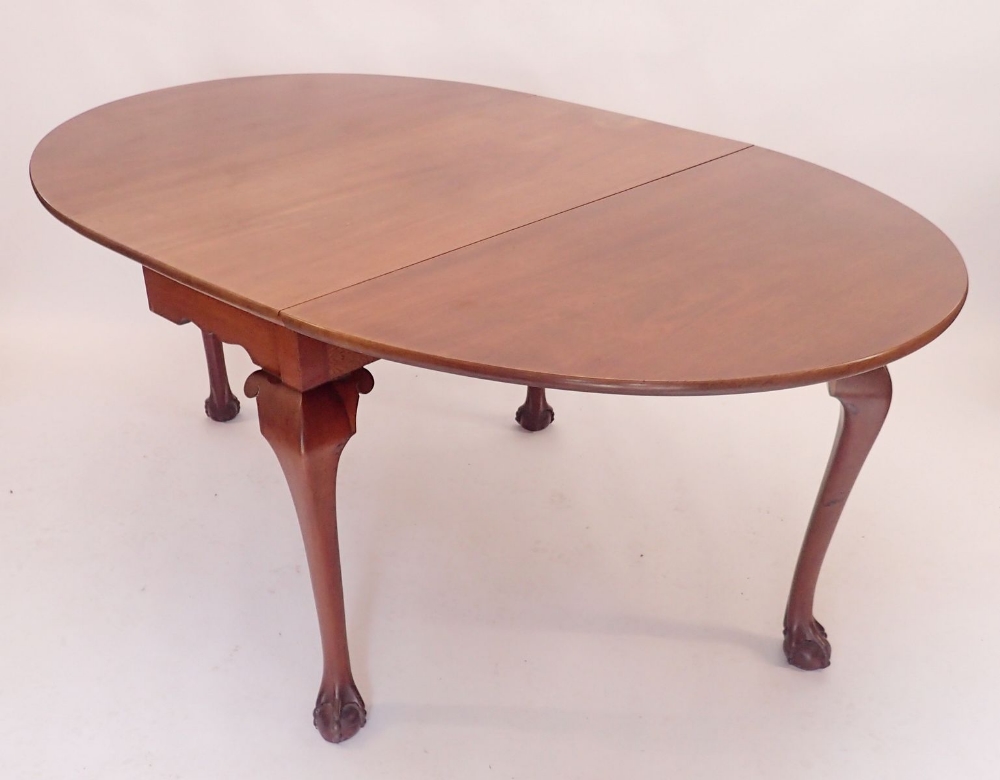 A mahogany oval dropleaf dining table on cabriole supports and claw and ball feet, 170 x 106cm x - Image 2 of 4