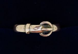 A Victorian 9 carat gold buckle ring, size N