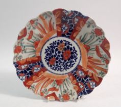 A Japanese Imari fluted plate, 21.5cm diameter