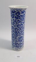 A Chinese late Qing blue and white cylindrical vase decorated stylised flowers, four character