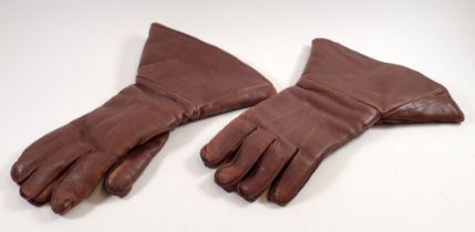 A pair of 'Uniform Brand' leather driving or flying gauntlets/gloves