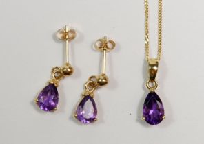 A 9 carat gold and amethyst pendant necklace and drop earring set, 1.3cm drop