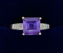A 9 carat gold amethyst set ring, 3.3g, size O to P