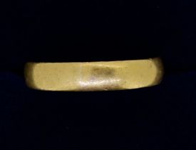 A 22 carat gold wedding band, 4.4g