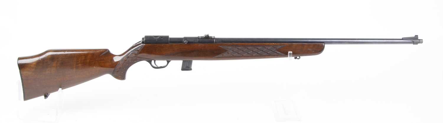 Ⓕ (S1) .22 Beretta semi automatic rifle, 24 ins barrel threaded for moderator, blade and folding