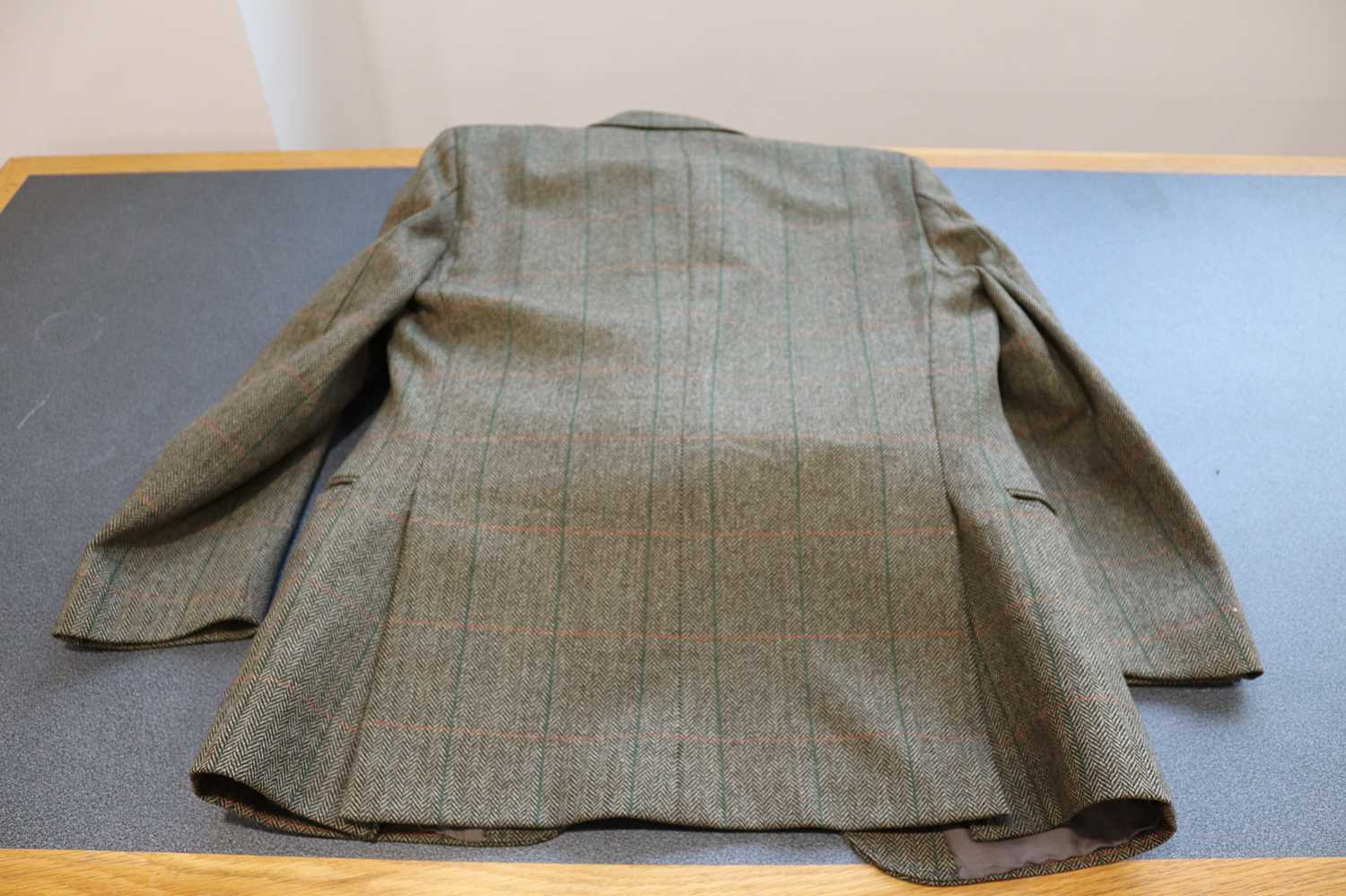 Keepers three piece tweed shooting suite, 40 ins chest; 34 ins waist, as new - Image 6 of 7