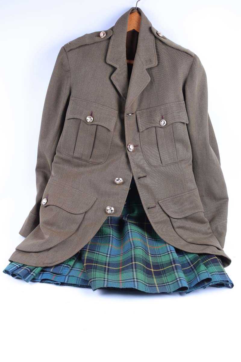 Scottish Borderers officer's tunic, and kilt by W. Jardine & Sons Ltd.Jacket 19in pit to pit, back