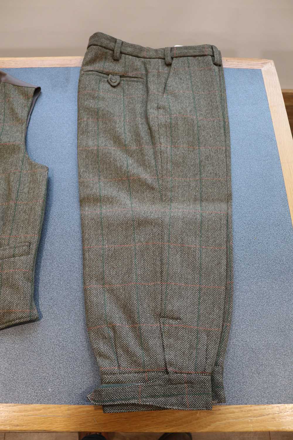 Keepers three piece tweed shooting suite, 40 ins chest; 34 ins waist, as new - Image 3 of 7