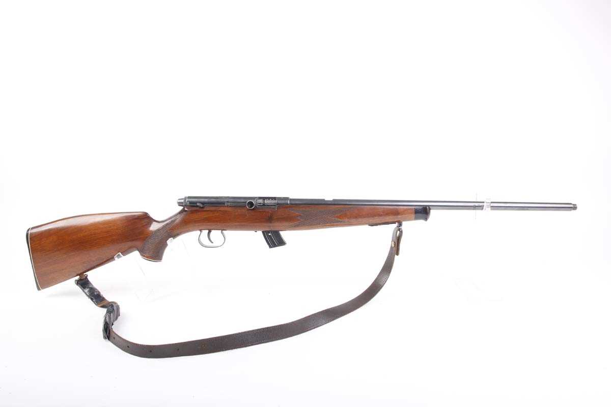 Ⓕ (S1) .22 Krico semi automatic rifle, 22½ ins screw cut barrel, 10-shot magazine, pistol grip stock