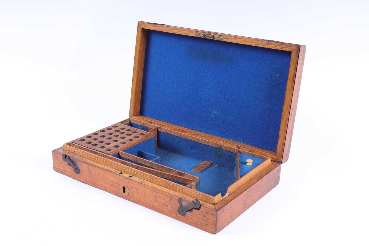 An oak pistol case, blue baize fitted interior, max. internal depth 1½ ins11½ x 6 1/16 ins