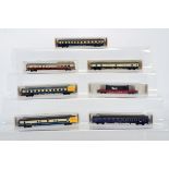 German N Gauge Coaching Stock and Freight Truck, all cased, Minitrix in maroon/cream DB livery and