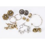 A small collection of costume jewellery, including a frog brooch depicting a reclining frog