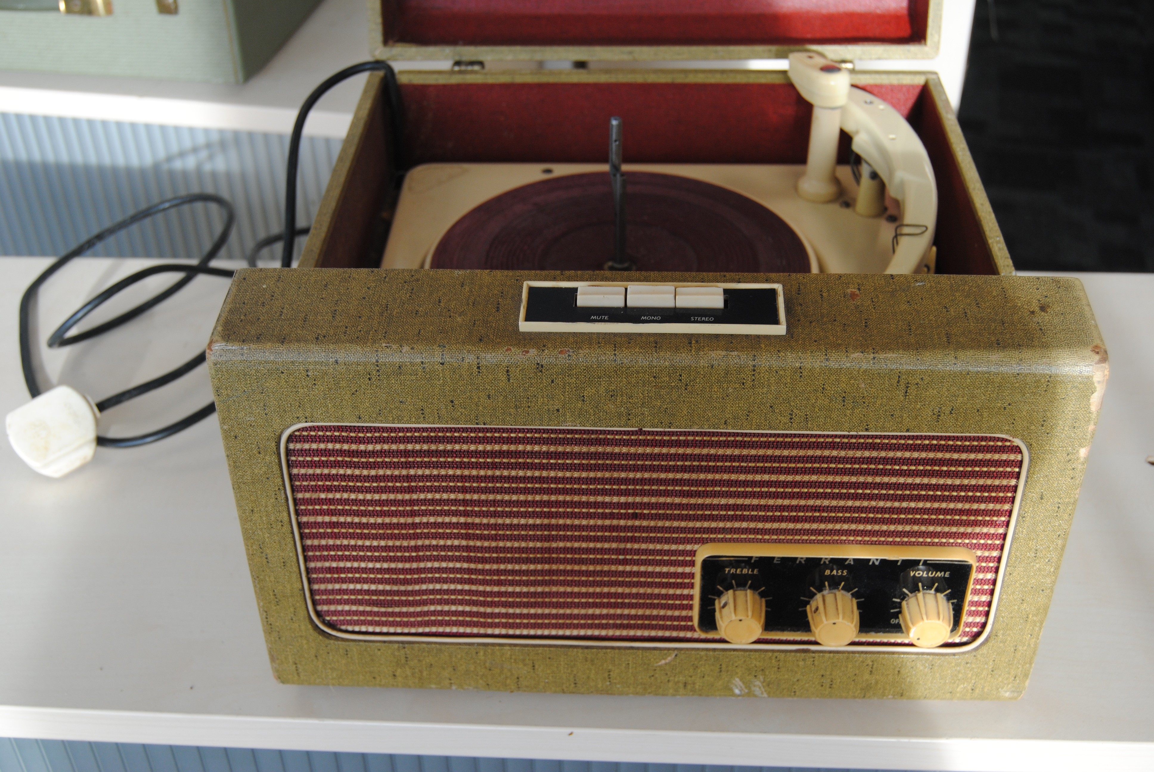 Portable Record Players, a Fidelity Record Player suitcase vanity style red /cream 1960s together - Image 2 of 5