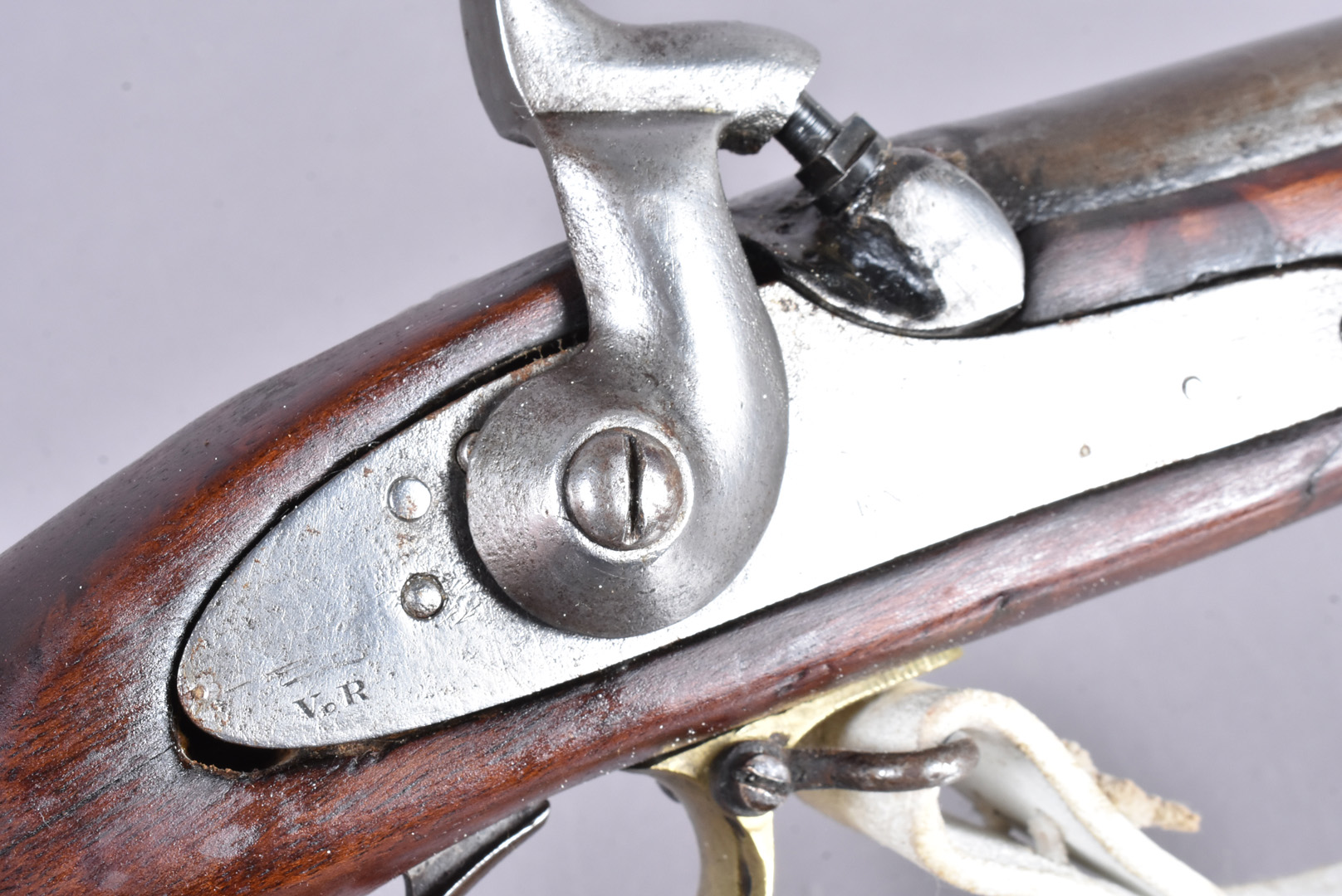 A Victorian Enfield Percussion Cap musket, dated 1864, stamped VR to the lock plate, three band - Image 3 of 9