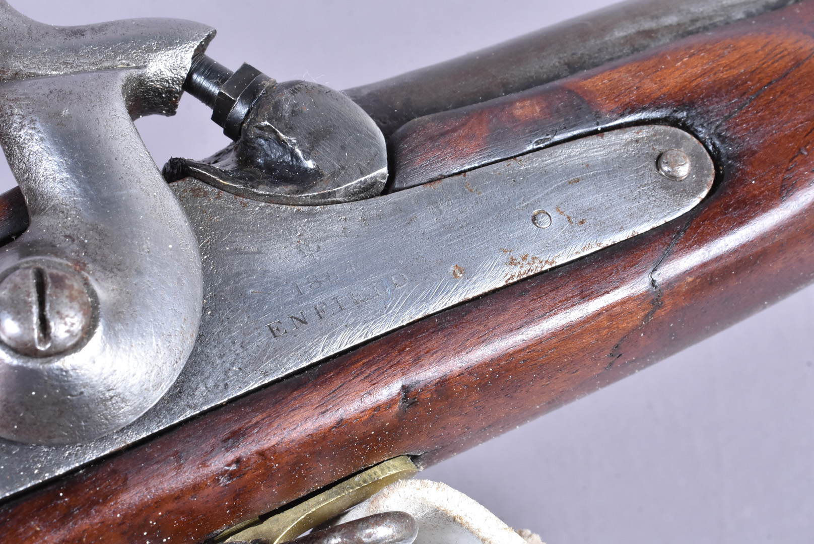 A Victorian Enfield Percussion Cap musket, dated 1864, stamped VR to the lock plate, three band - Image 4 of 9