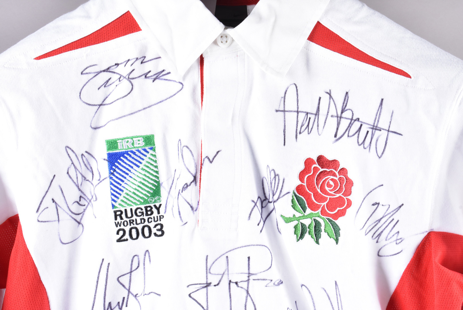 England 2003 Rugby World Cup Winners signed shirt, comprising are Iain Balshaw, Ben Cohen, Josh - Image 2 of 4