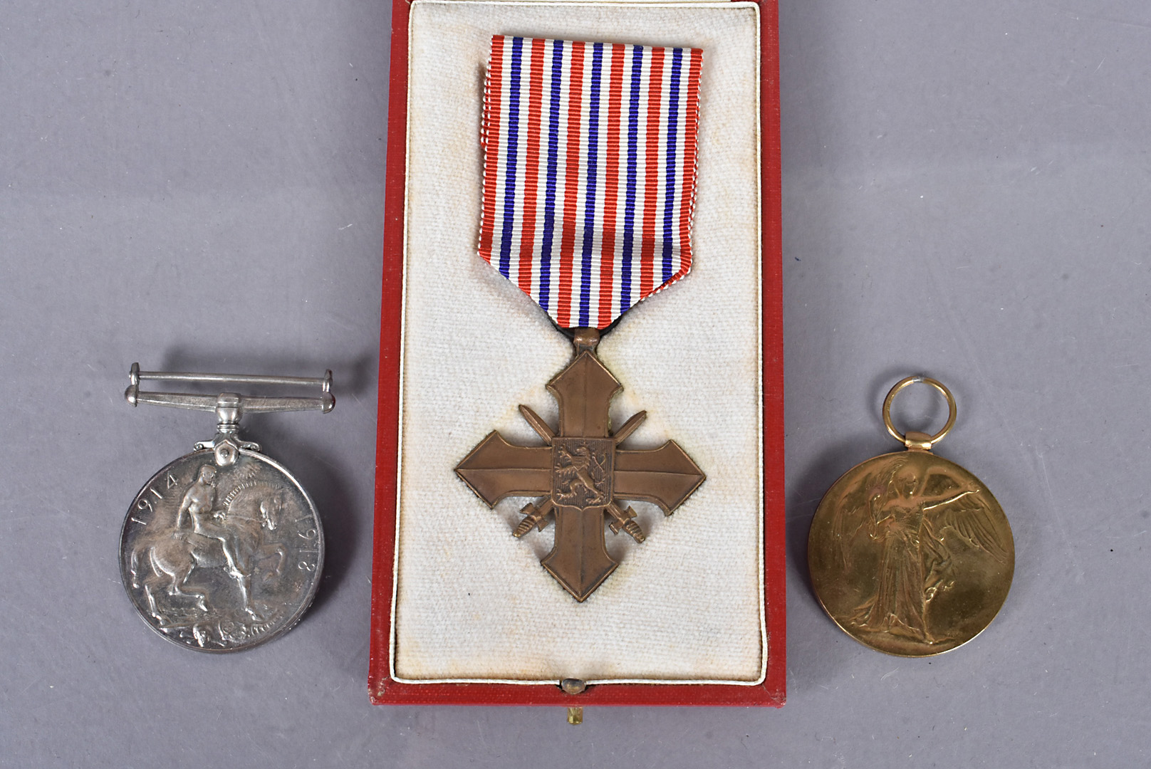 A WWI Royal Navy Voluntary Reserve duo, awarded to B.Z./9189 A.L. Higgs, A.B, comprising Victory and