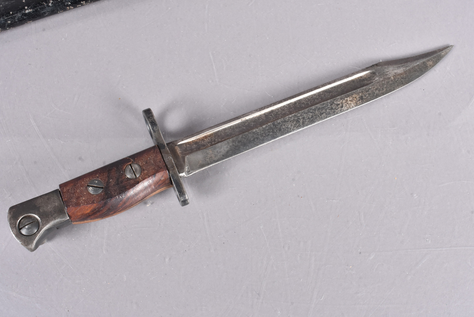A rare British No.8 bayonet, with 20cm long blade, stamped 29 to the guard, complete with - Image 2 of 5