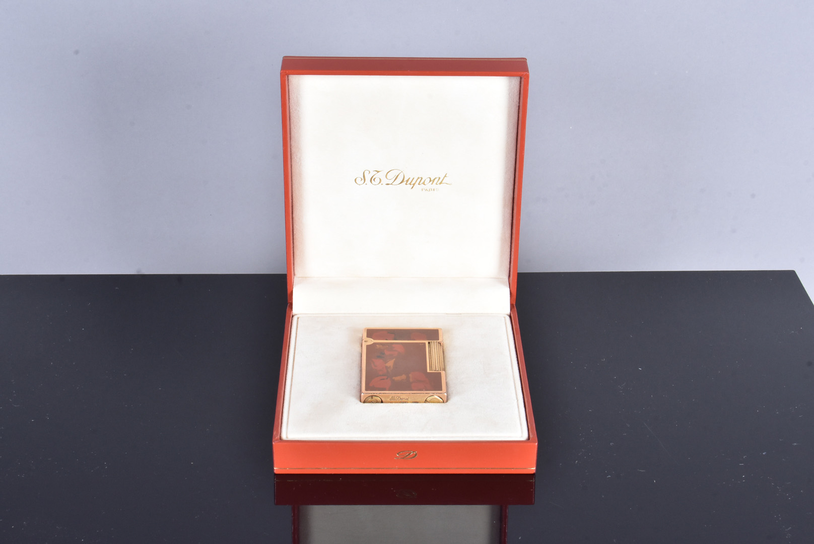 A Dupont gold plated and lacquered pocket lighter, serial 84DCR52, with red marble lacquered panels, - Image 4 of 4