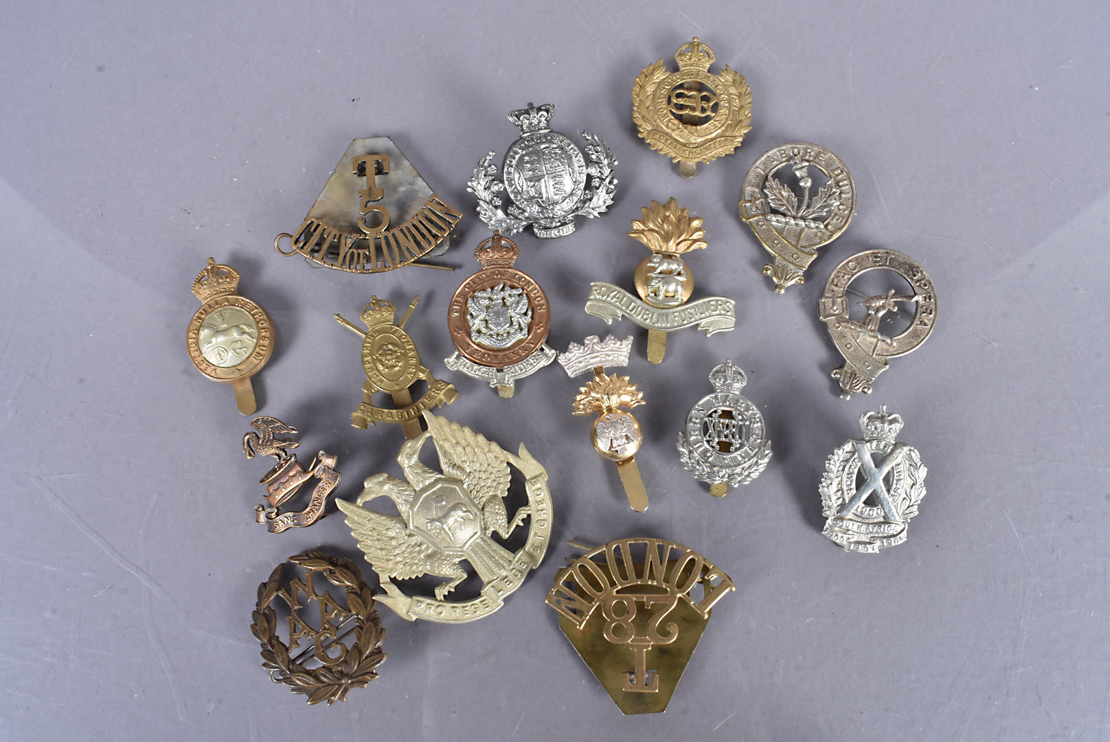 A group of 16 cap badges, to include Rough Riders City of London Yeomanry, Carabiniers, Edward
