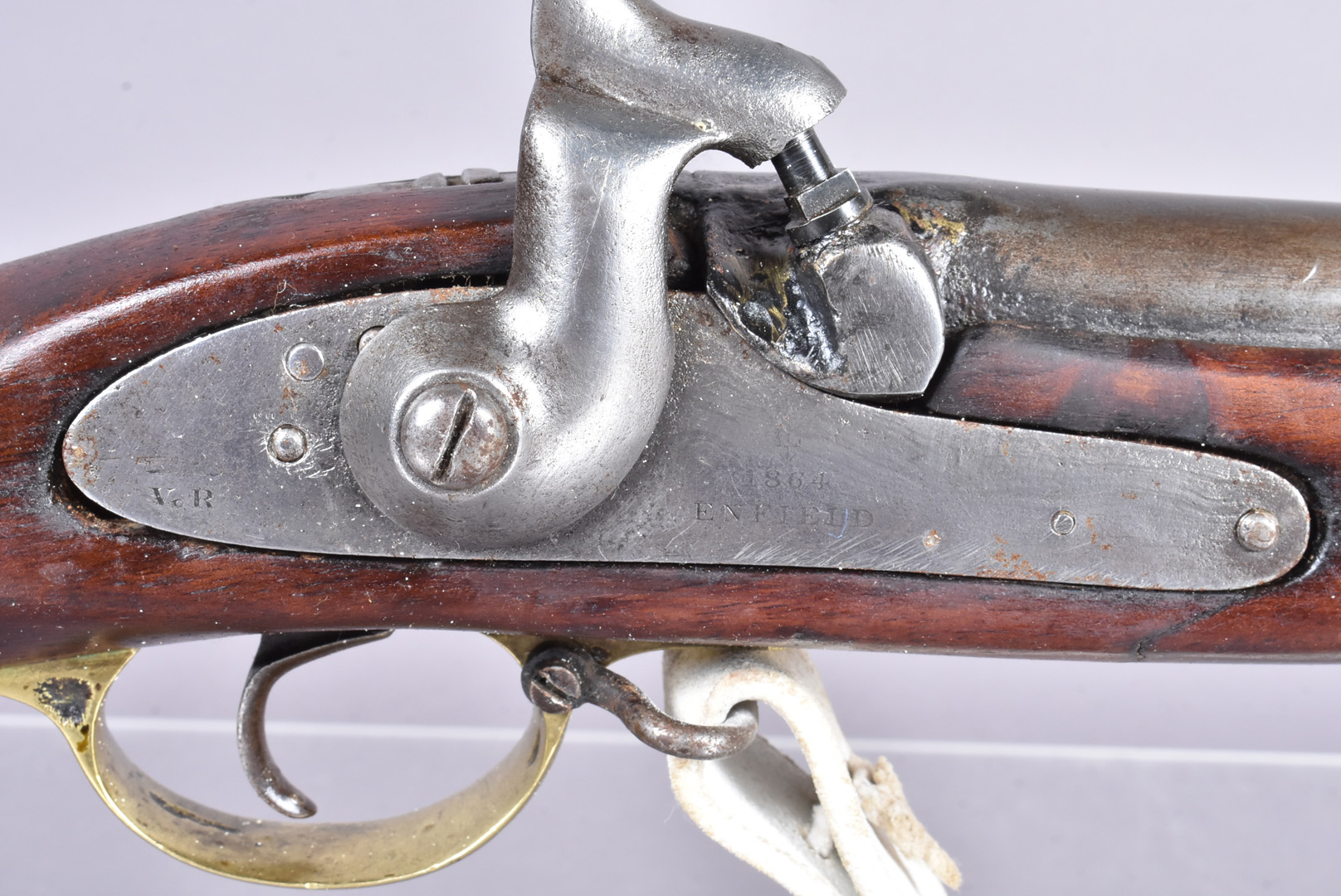 A Victorian Enfield Percussion Cap musket, dated 1864, stamped VR to the lock plate, three band - Image 2 of 9