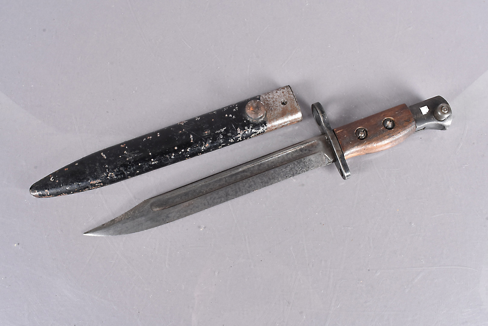 A rare British No.8 bayonet, with 20cm long blade, stamped 29 to the guard, complete with