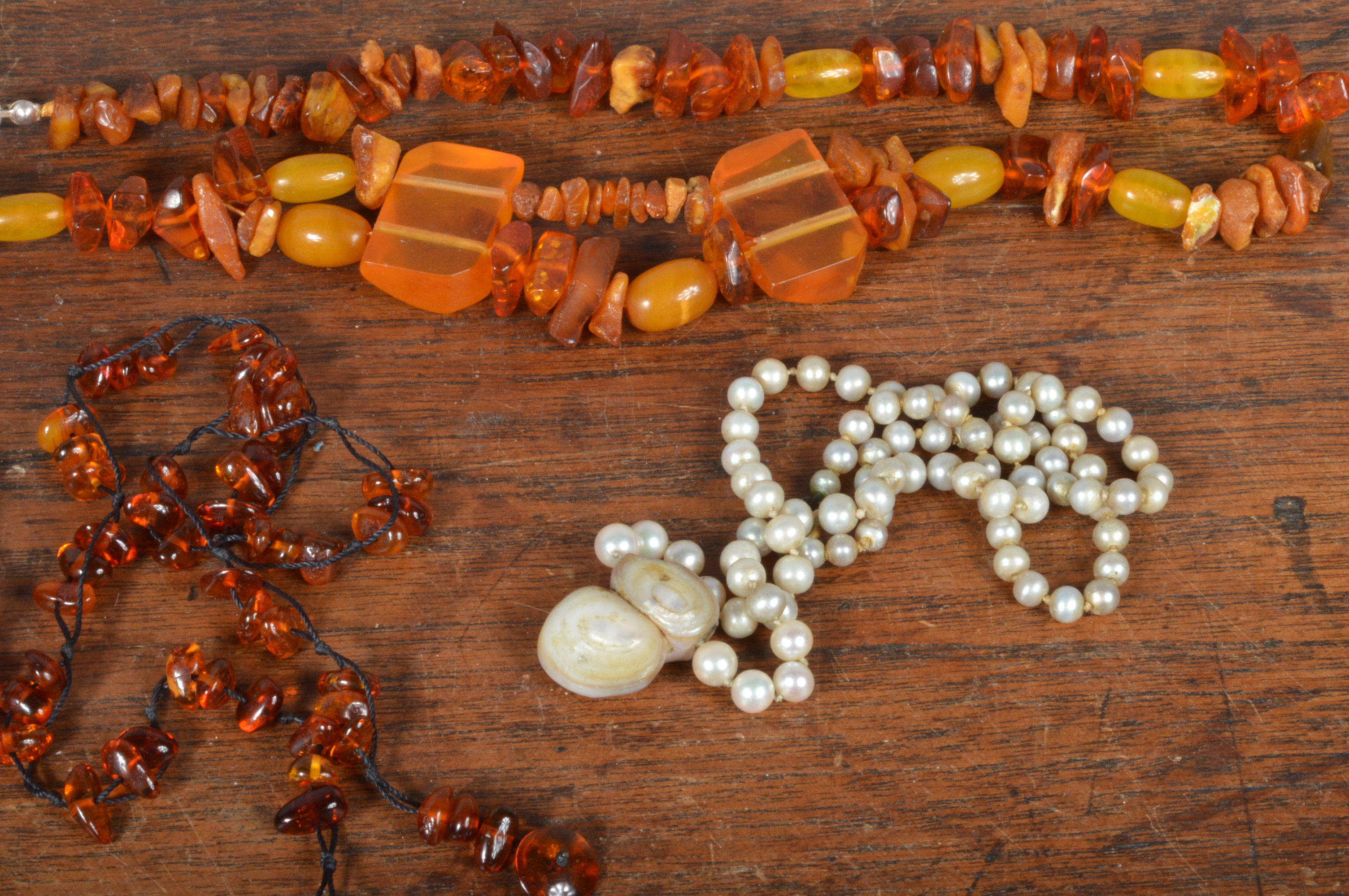 A small collection of organic jewels, including a string of coral and seed pearl beads on a 9ct gold - Image 2 of 3