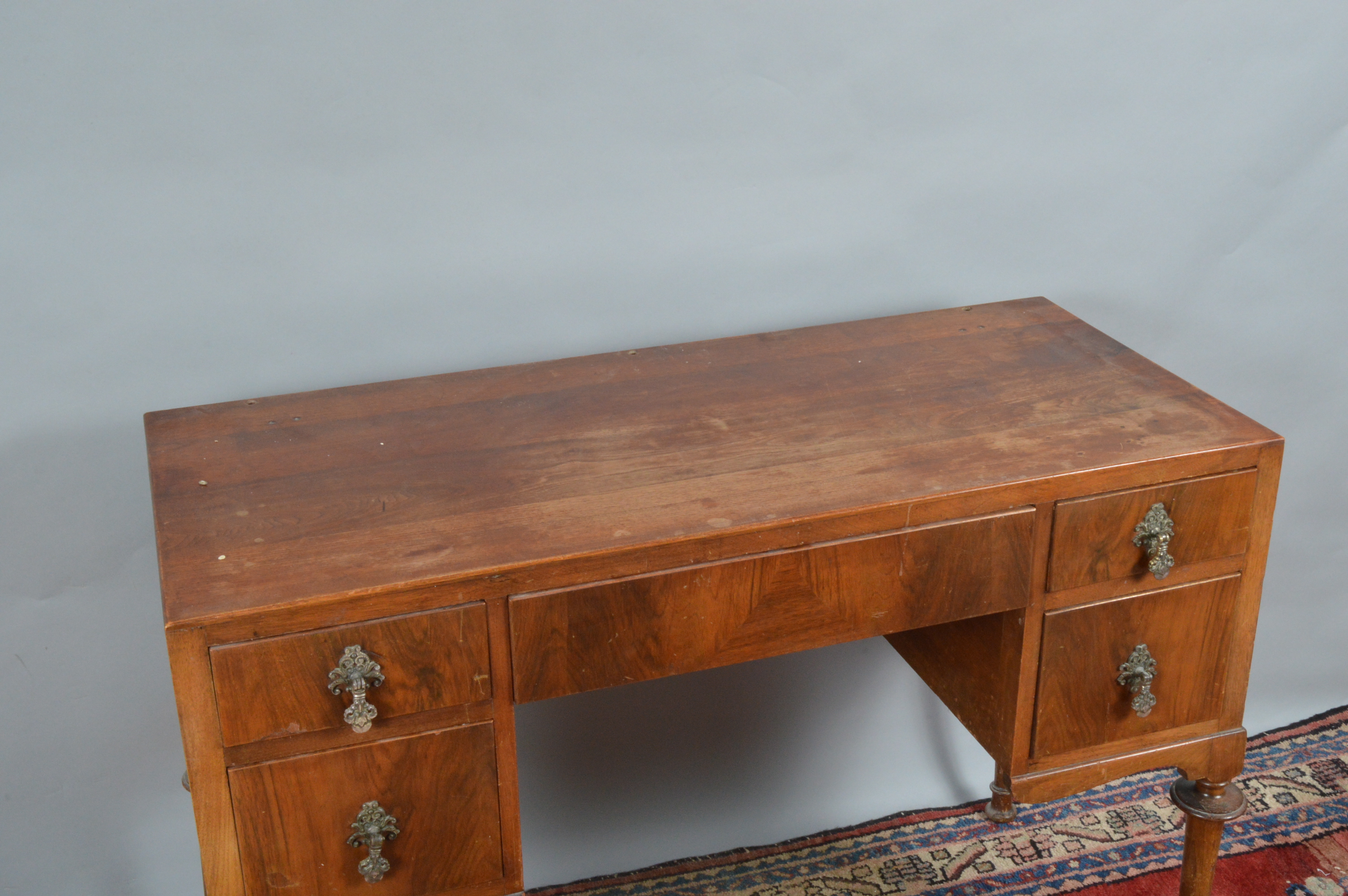 An Edwardian dressing table, missing the mirror top, one large central drawer without a handle, each - Image 2 of 2