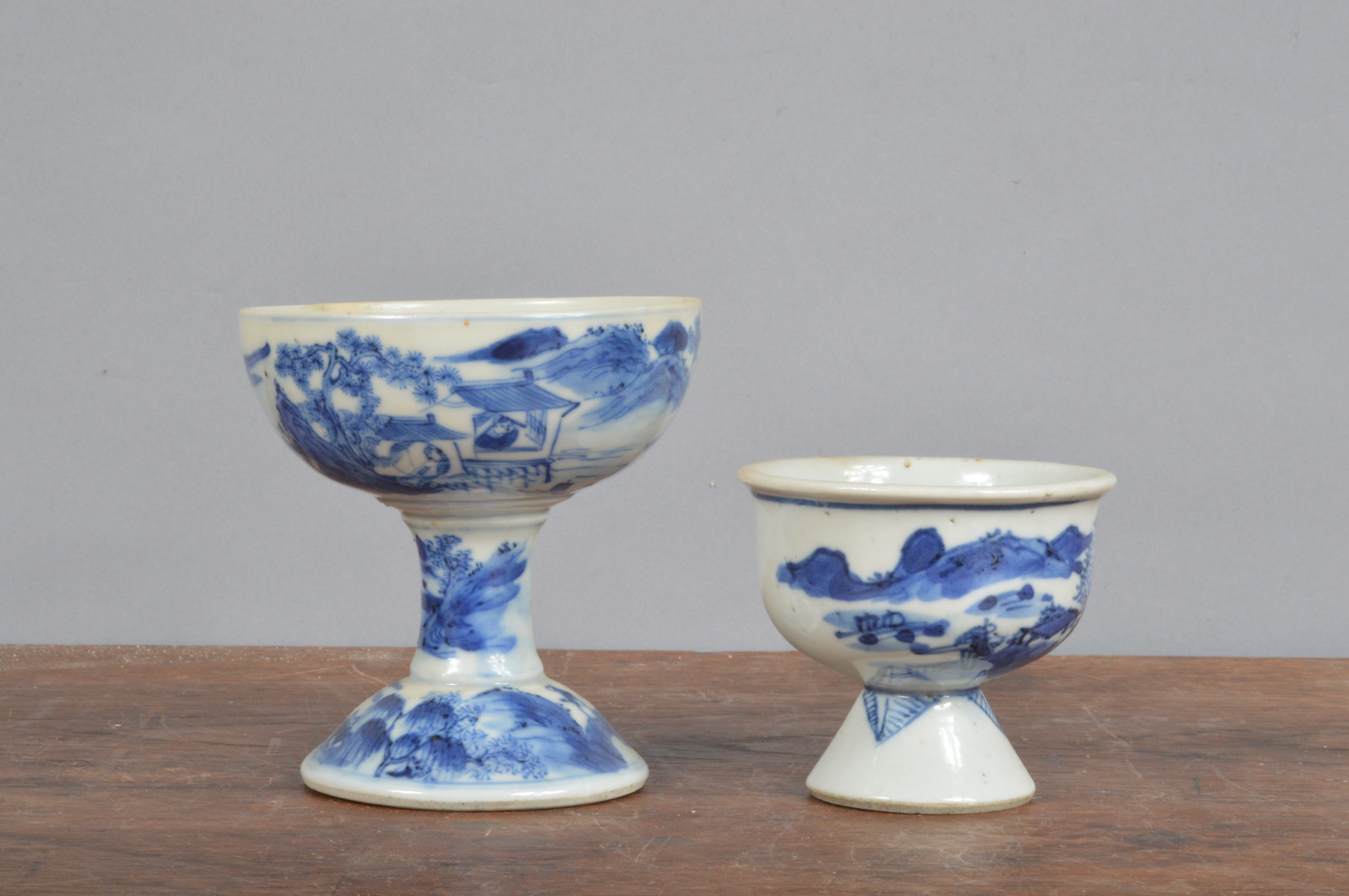 Two 19th century blue and white Chinese porcelain footed cups, each decorated with a landscape - Image 3 of 3