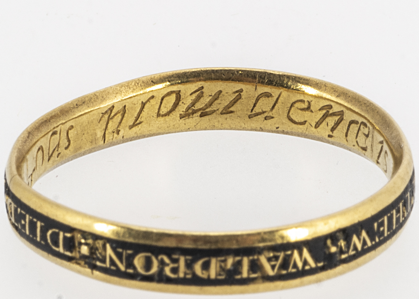 A mid 18th century Georgian mourning gold and enamel ring, ov plain band shape, the outer shank with - Image 2 of 6