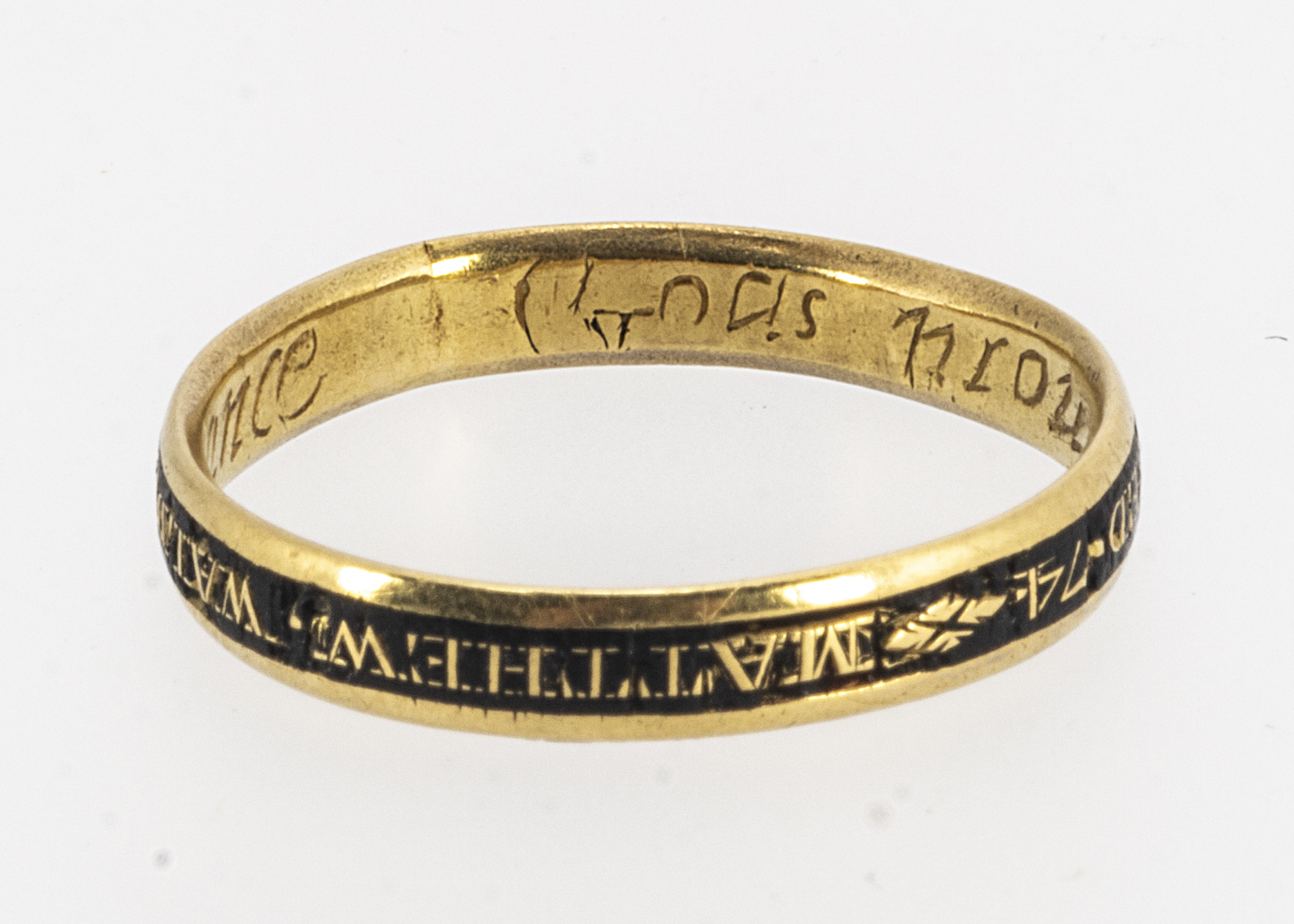 A mid 18th century Georgian mourning gold and enamel ring, ov plain band shape, the outer shank with - Image 5 of 6