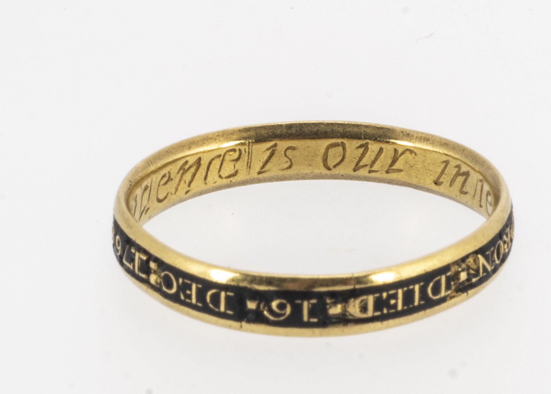 A mid 18th century Georgian mourning gold and enamel ring, ov plain band shape, the outer shank with - Image 3 of 6