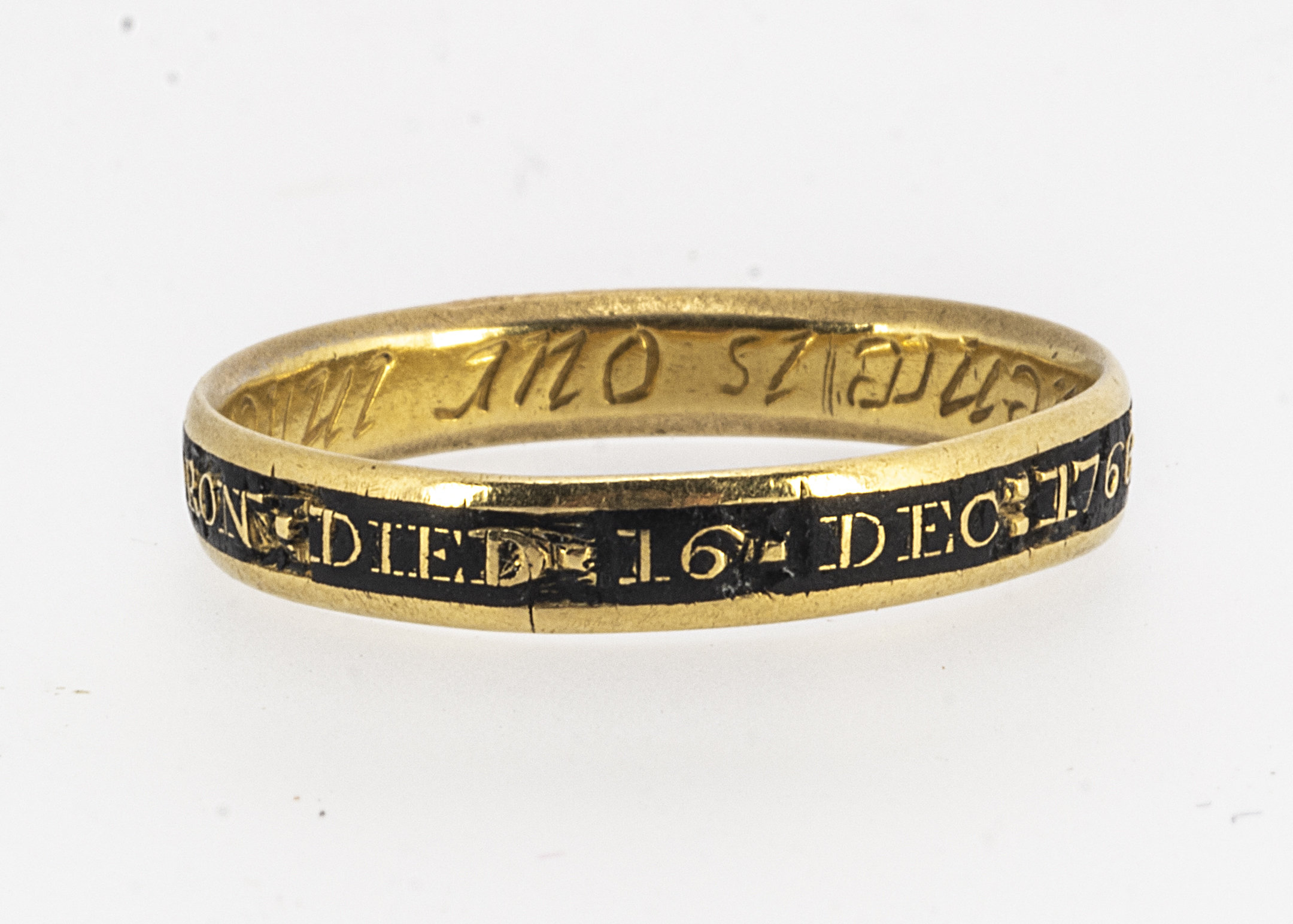 A mid 18th century Georgian mourning gold and enamel ring, ov plain band shape, the outer shank with - Image 6 of 6