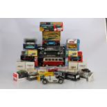 Modern Diecast 1:18 Scale and Smaller Vintage and Modern Cars, various examples, boxed or cased,